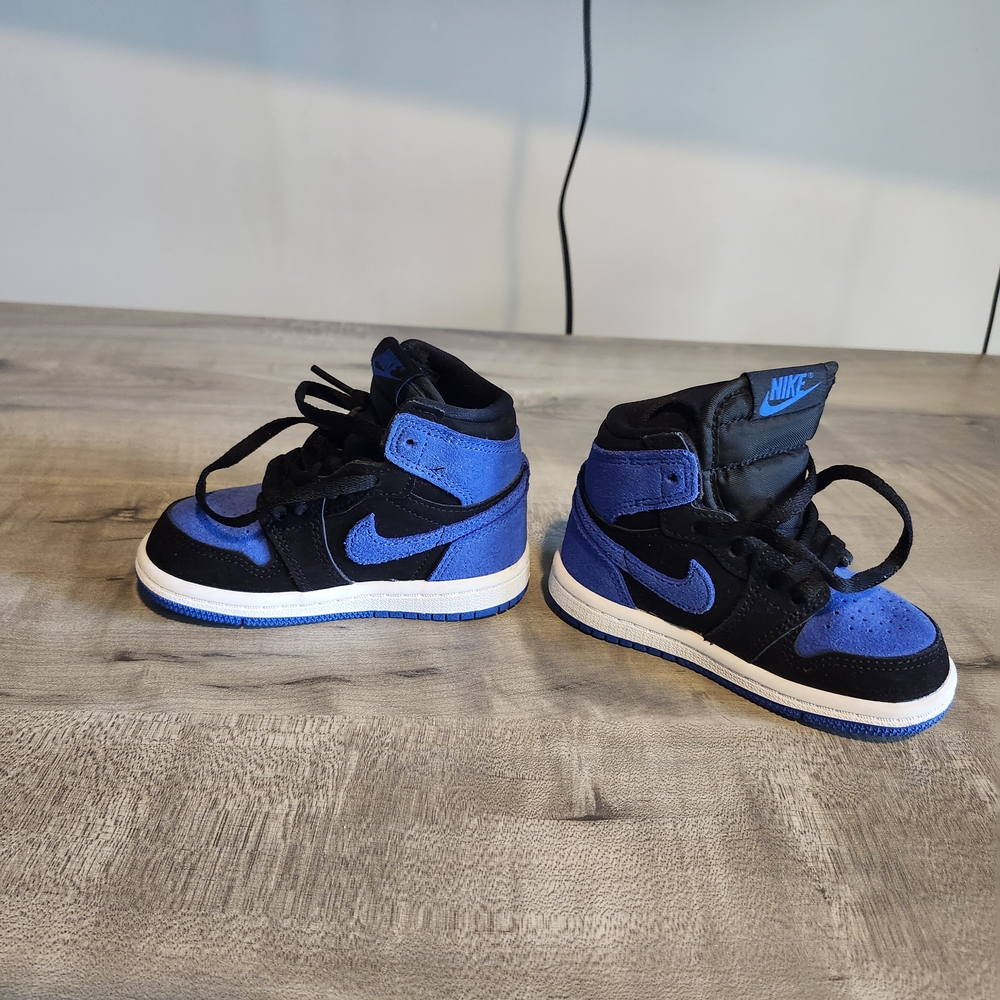 Nike Jordan1  Retro High OG - Kids Blue and Black High-Top Sneakers